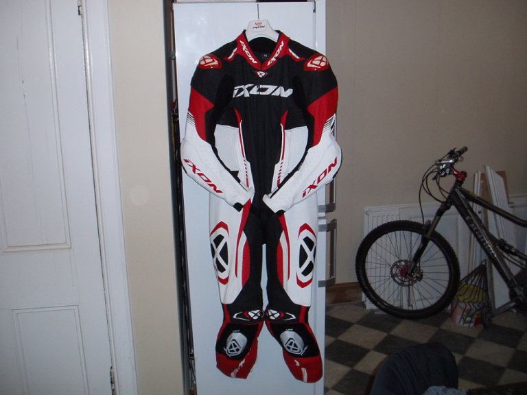 image for IXON VORTEX 2, ONE PIECE ROAD / RACE SUIT, BLACK / WHITE / RED, SIZE 2XL (46)