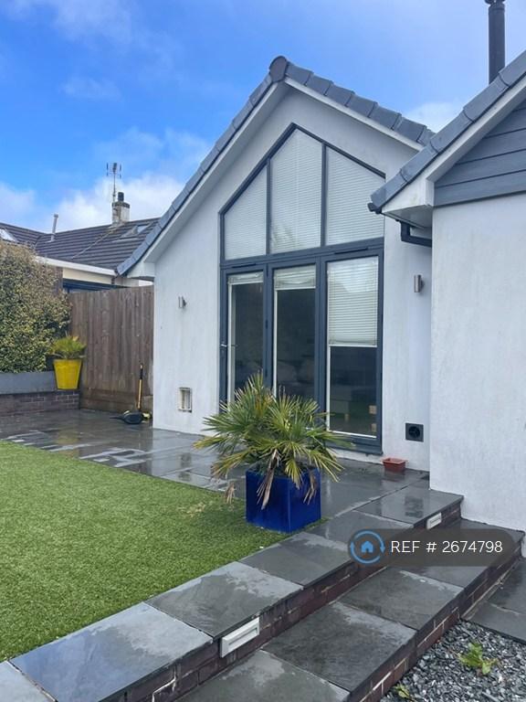 2 bedroom flat in Menear Road, St Austell, PL25 (2 bed) (#2674798)