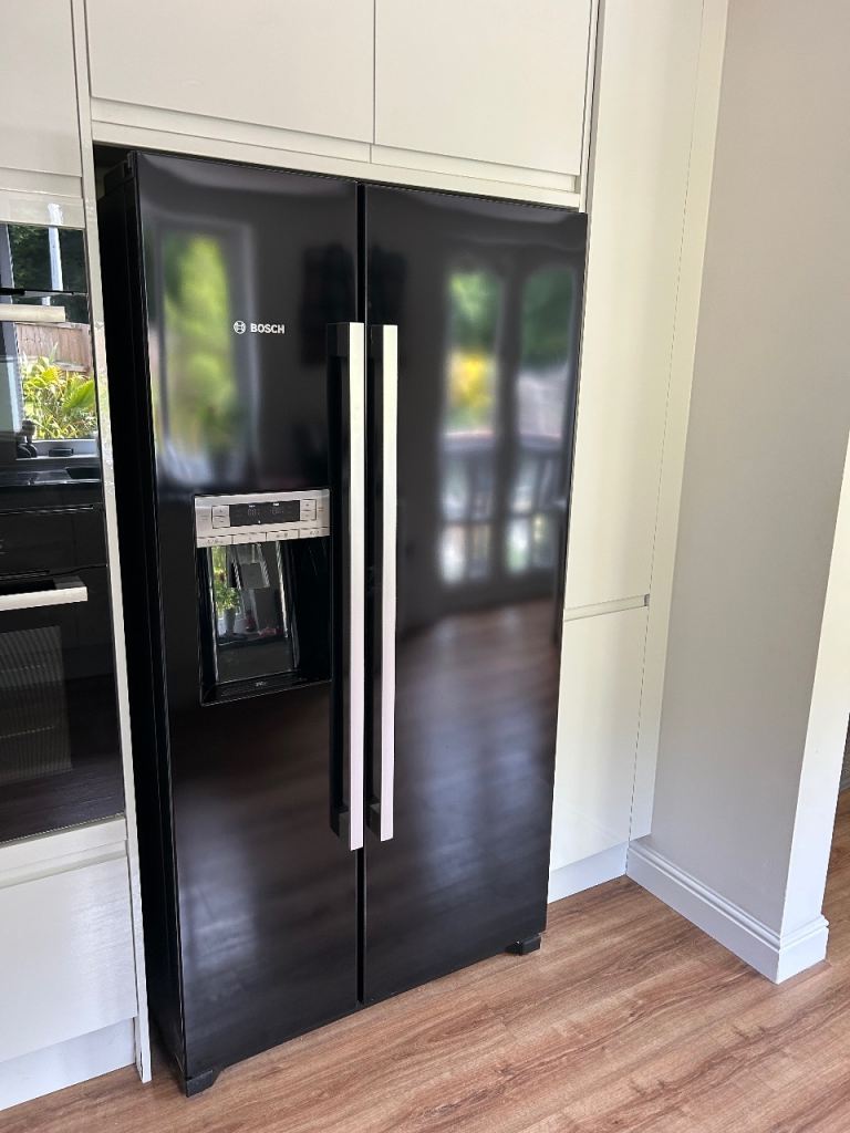 Bosch Black American Fridge Freezer with Water Dispenser