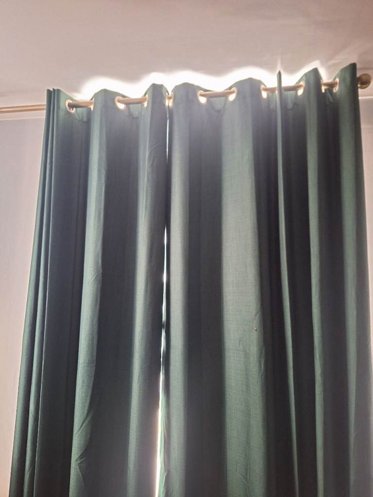 Green Eyelet Curtains – Good Condition