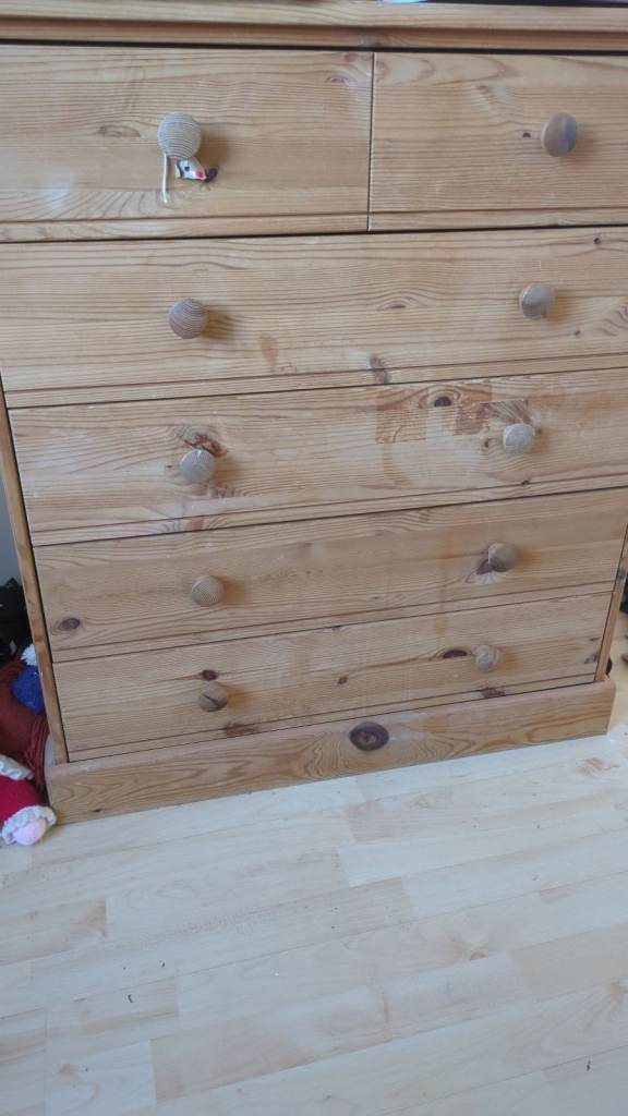 Chest of drawers 