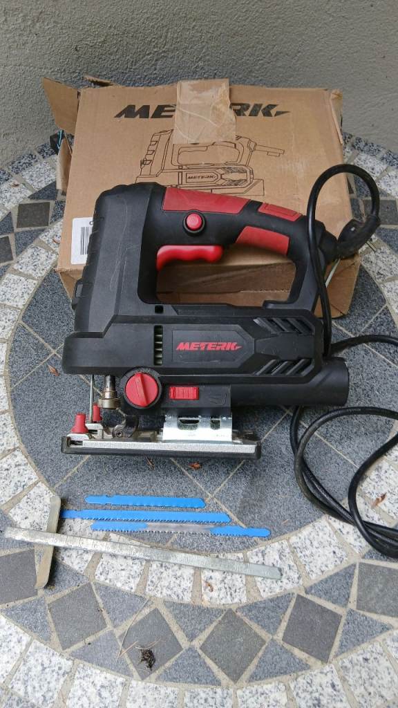 Jigsaw 800w