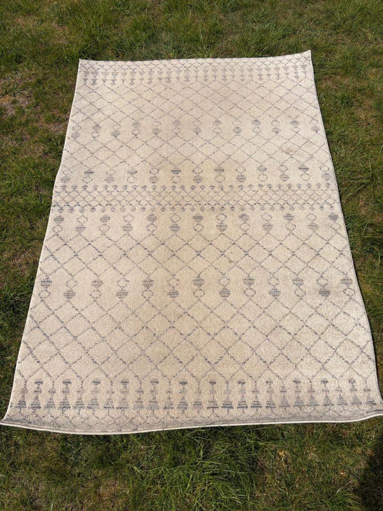 Patterned rug £100 new