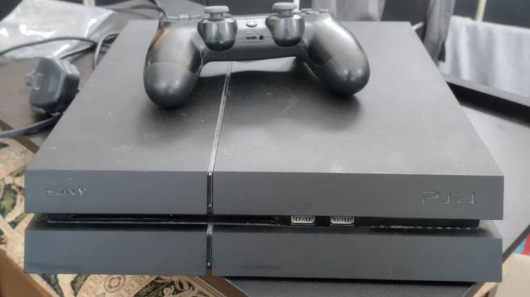 Sony Playstation 4 500GB + Games Budle Digital and Box + oryginal controler