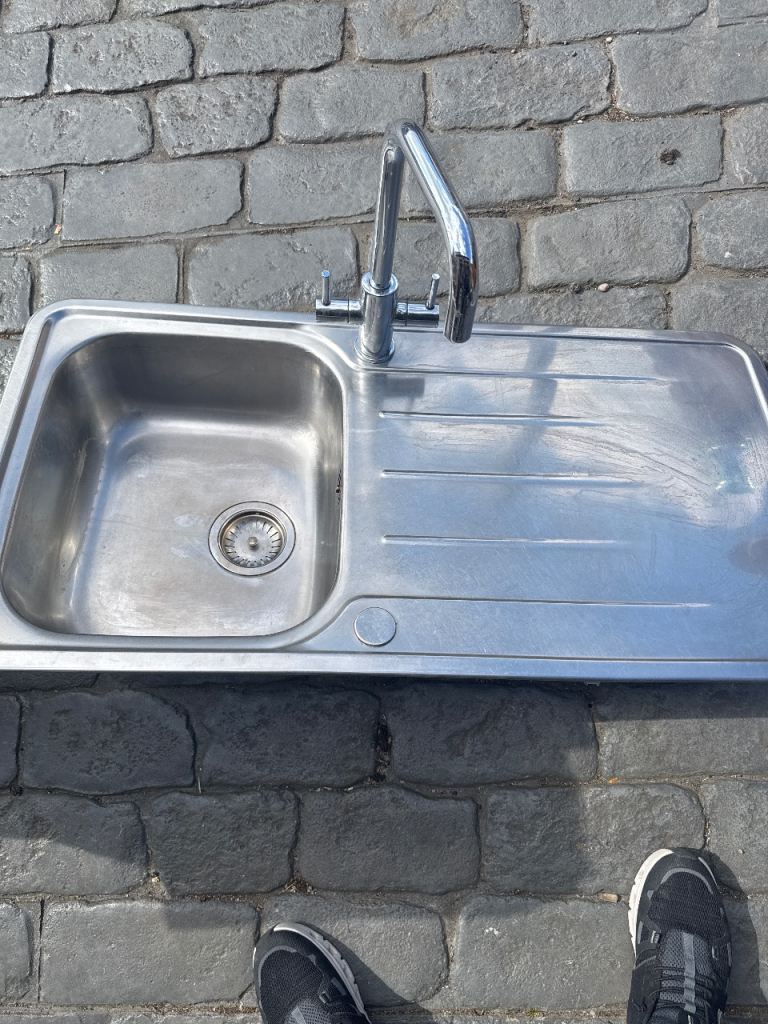 Kitchen single bowl sink