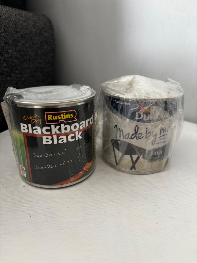 Small paint tins 