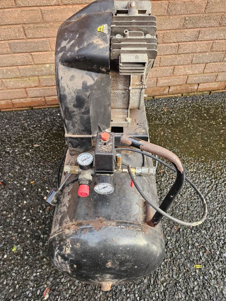 100lt Ferrua Garage Air Compressor Garage Clearance 