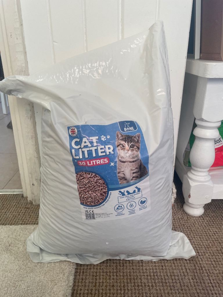 30 Litres Eco cat litter - Fir & Bone Ultra Absorbent Biodegradable Wooden Pellets, Natural Scent