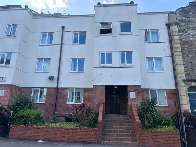 Large 1 bedroom first floor flat to rent in St Pauls with secure gated off street parking