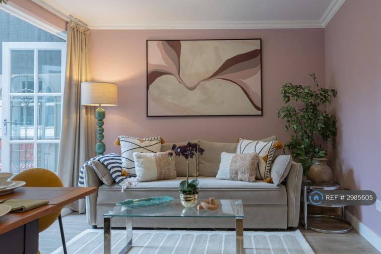 3 bedroom flat in London, London, SE15 (3 bed) (#2985605)