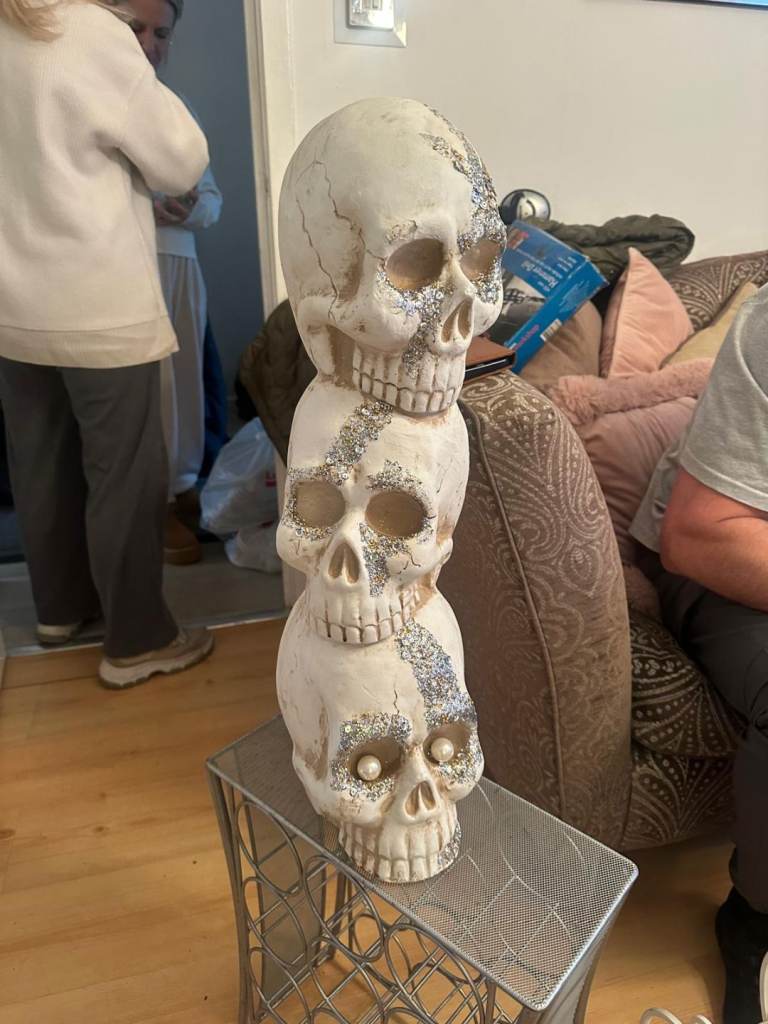 Art deco skeleton skulls 