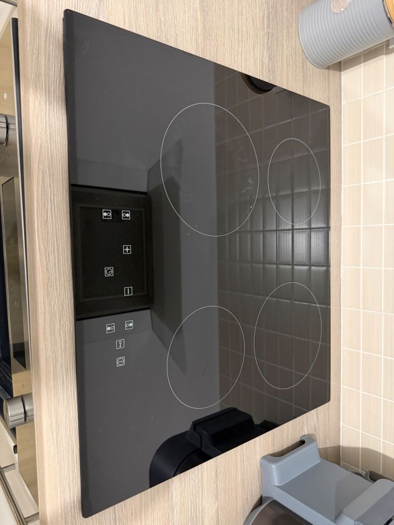 Sleek Black Electric Induction Hob – Excellent Condition