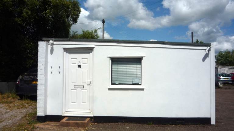 SELT CONTAINED OFFICE/RETAIL UNIT TO RENT CLOSE TO CITY CENTRE