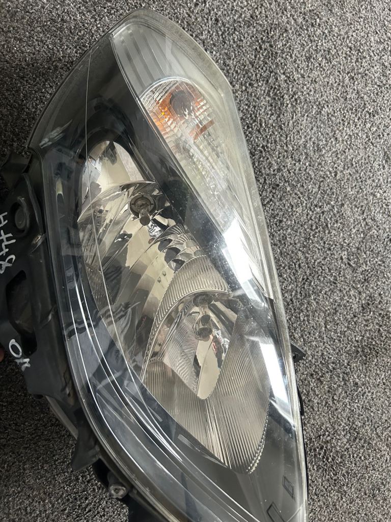 2013 Renault Clio Driver side headlight 