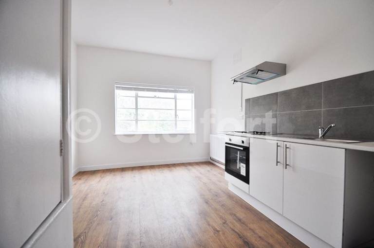 3 bedroom flat in Bromley Road, Bromley BR1