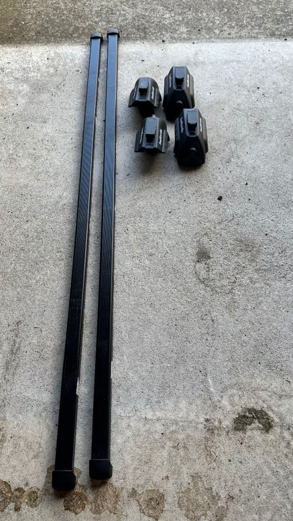 Thule & Halfords Roof bars and feet roof rack