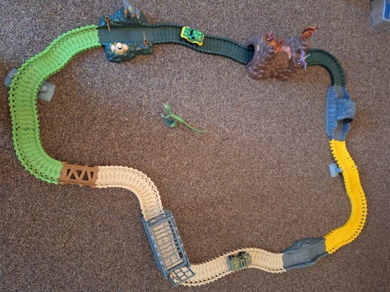 Dinosaur Flexi Track Playset