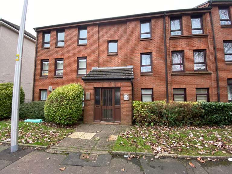 One Bedroom Second Floor Flat located Princes Gate Rutherglen G73 1LS Available 08-06-2026