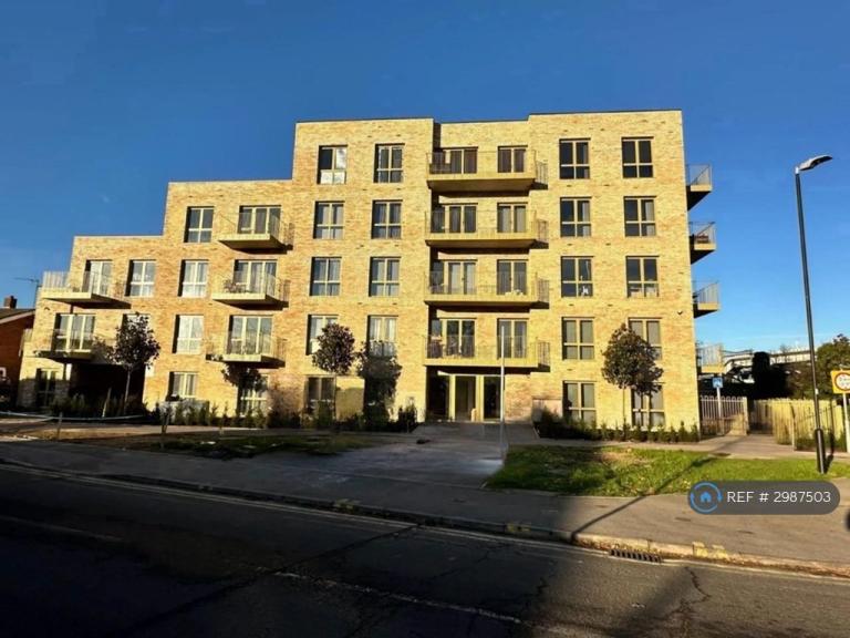 2 bedroom flat in Station Road, Langley, Slough, SL3 (2 bed) (#2987503)