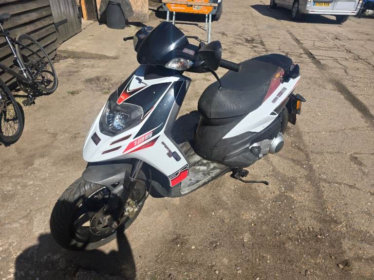 2016 Aprilia SR125 Motard 125CC Scooter Moped 125 