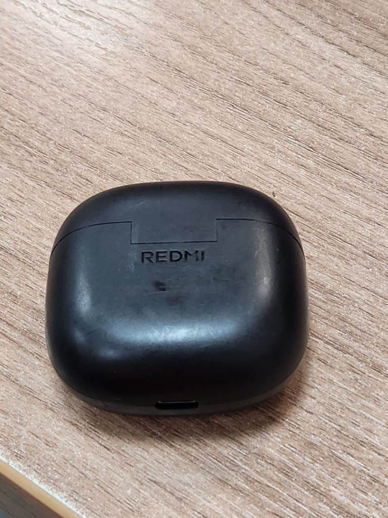 Redmi M2539E1 charging case/ no earbuds inside 