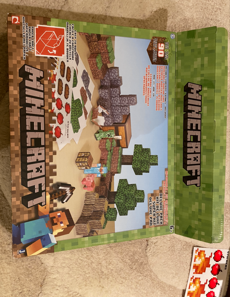 Minecraft Papercraft Overworld Deluxe Set, Over 90 Pieces used