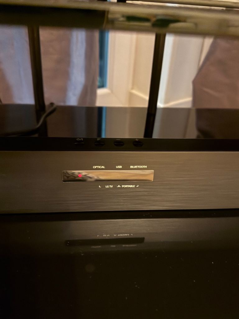 LG Soundbar and Subwoofer – perfect new Condition