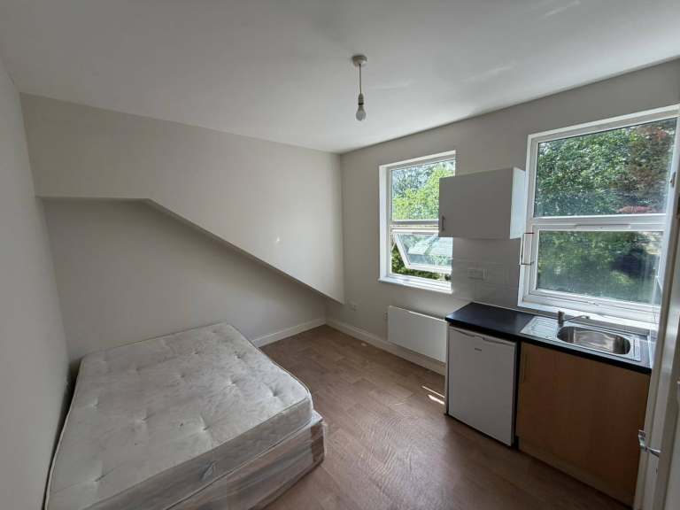 BENEFITS ACCEPTED - Studio Flat Available in Hither Green Lewisham SE6