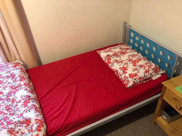 image for 3 single beds and mattresses 