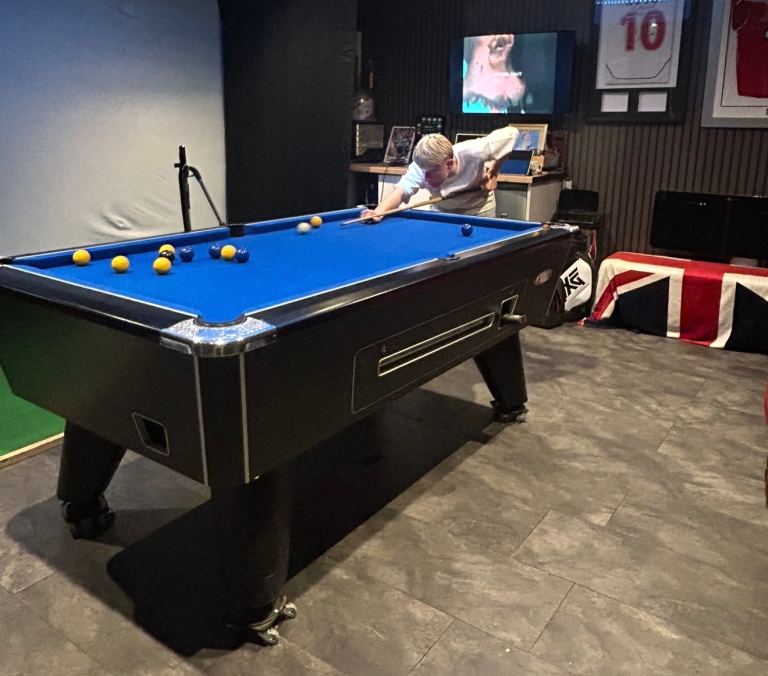 Supreme winner pool table