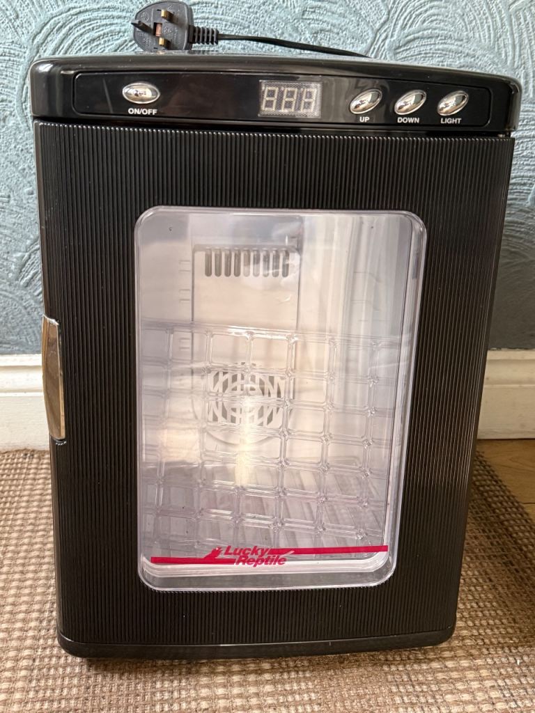 Reptile / bird egg incubator fully working in excellent condition
