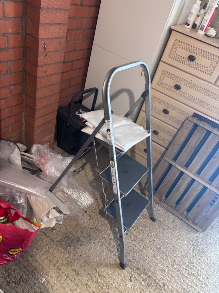 Step ladder 