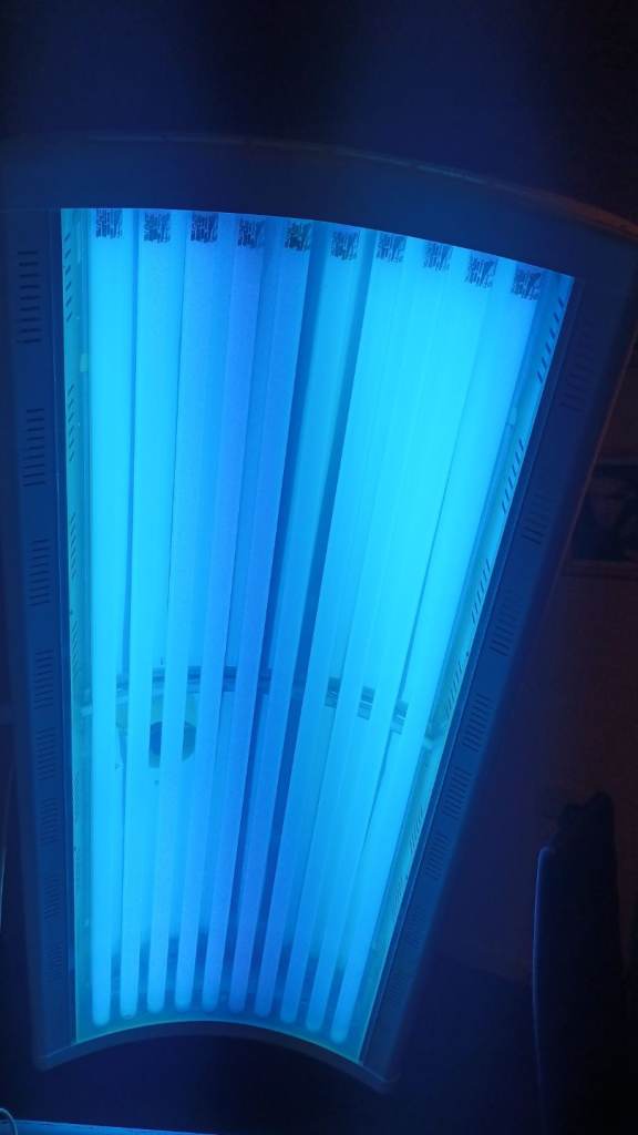 For sale £350 Philips 10 tube sunbed pick up £350 cash pick up 
