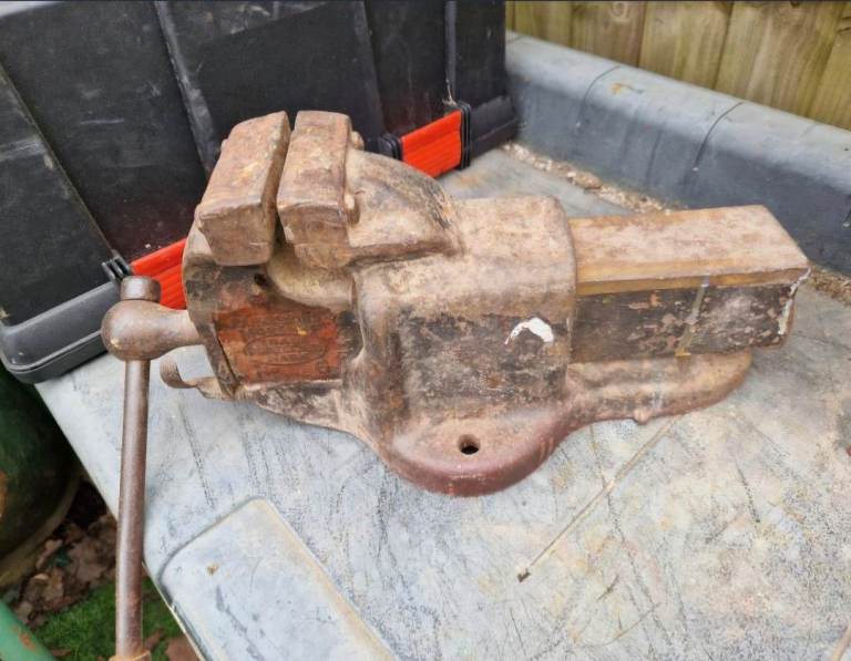 Heavy Duty Engineers Bench Vice - Solid & Working