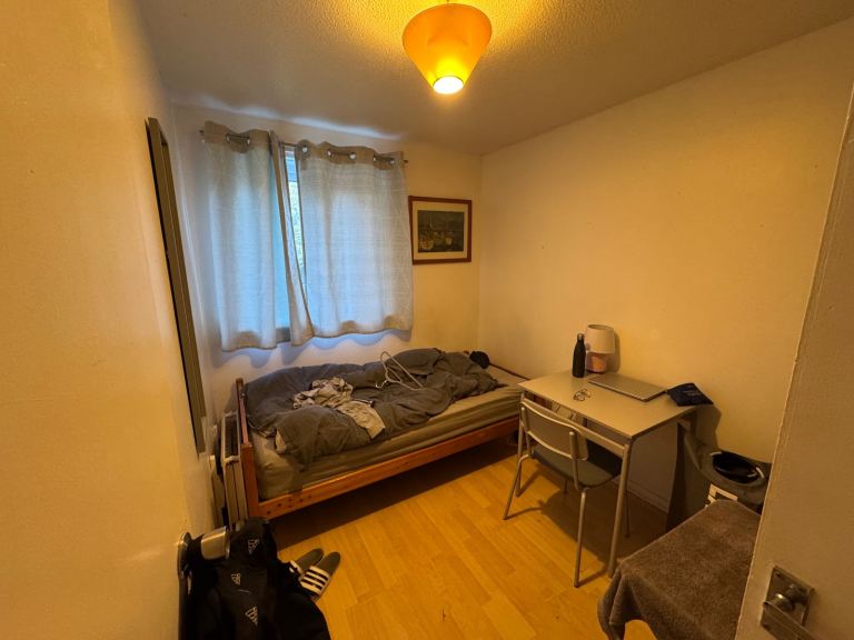 Cosy Private Room in a 2-Bed Flat – Leith, Edinburgh