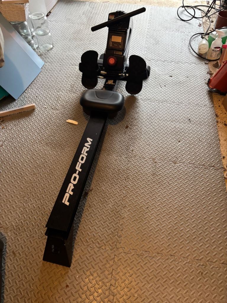 Rowing machine 