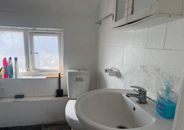 Double Room to Let (Student / Professional)