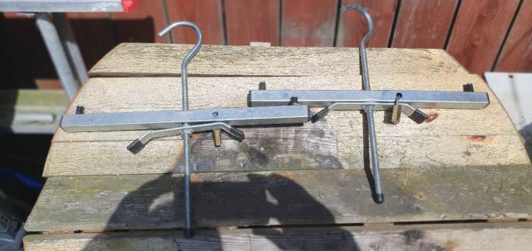 Roof rack ladder locks/clamps