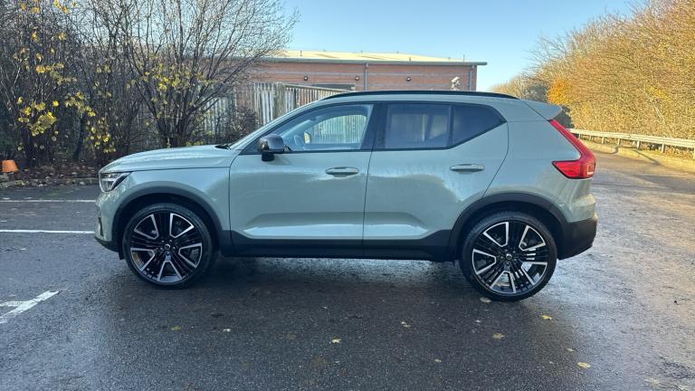 2025 Volvo XC40 2.0 B4P Ultra Dark 5dr Auto Petrol Estate Estate Petrol Automatic