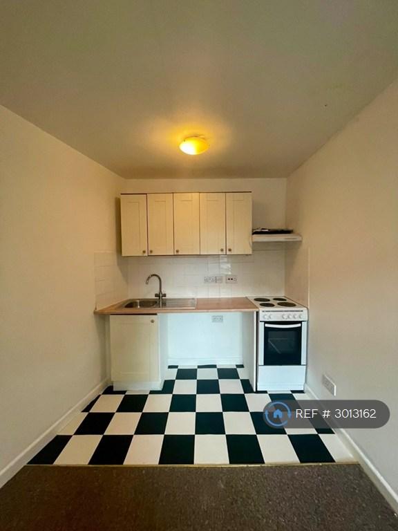 1 bedroom flat in Christchurch St East, Frome, BA11 (1 bed) (#3013162)