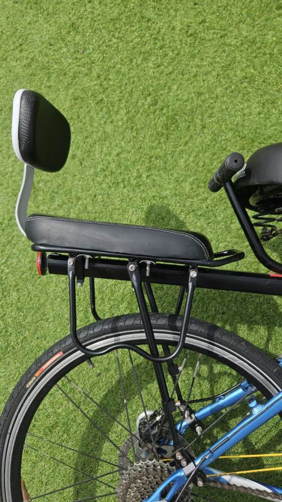 Child rear bike seat and pannier rack 