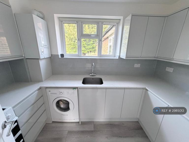 1 bedroom flat in Marriott Road, London, E15 (1 bed) (#2985013)