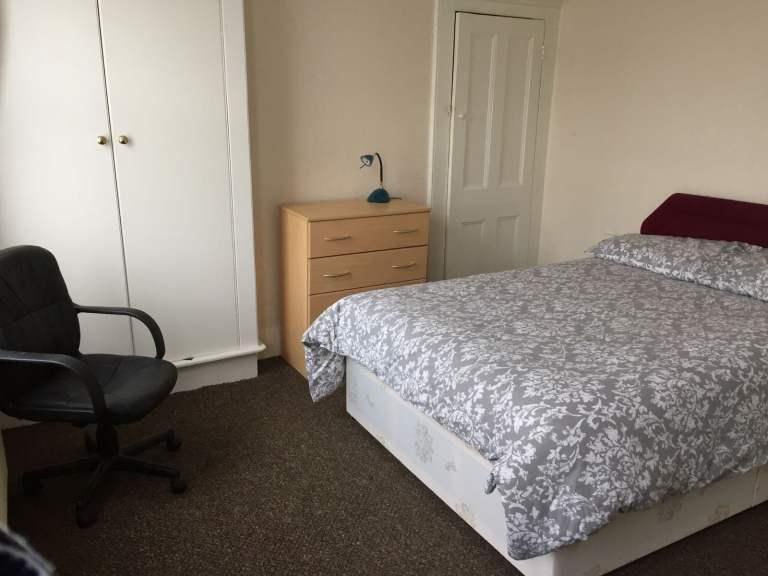 Room to rent in shared house - South Norwood. Available Now