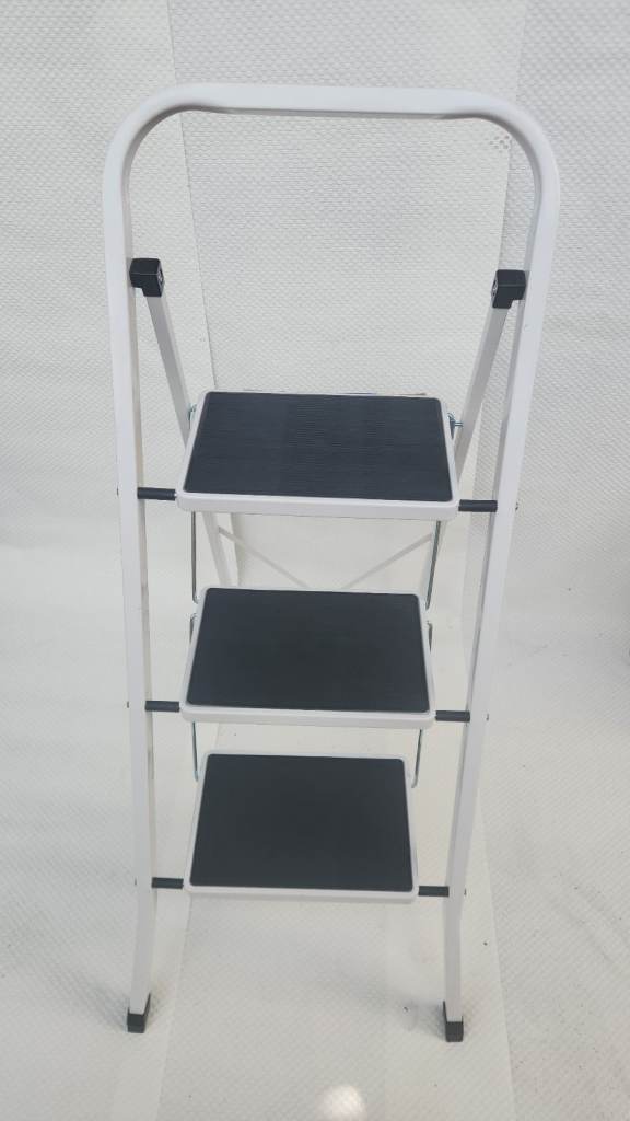 Folding 2-Step Ladder with Handle – Grey, Good Condition