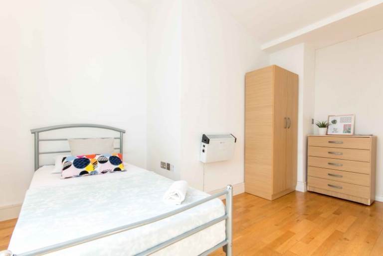 🏡🗝 Spacious Double Room – All Bills Included  SEVEN SISTERS