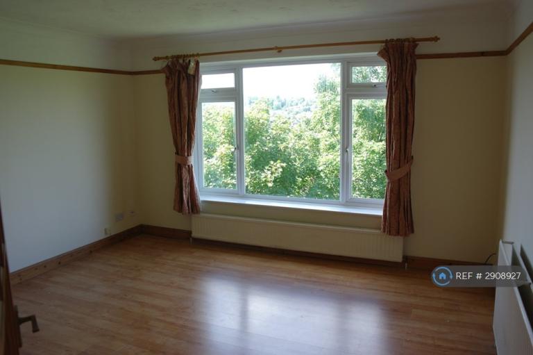 2 bedroom flat in Somerset Road, New Barnet, Barnet, EN5 (2 bed) (#2908927)