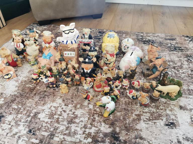 Large Collection of Ceramic Pig Figurines & Piggy Banks - Good Condition