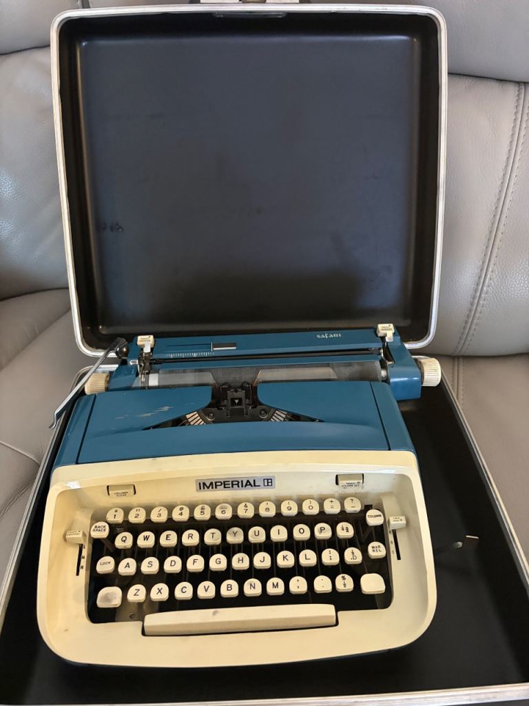 Imperial safari antique typewriter 