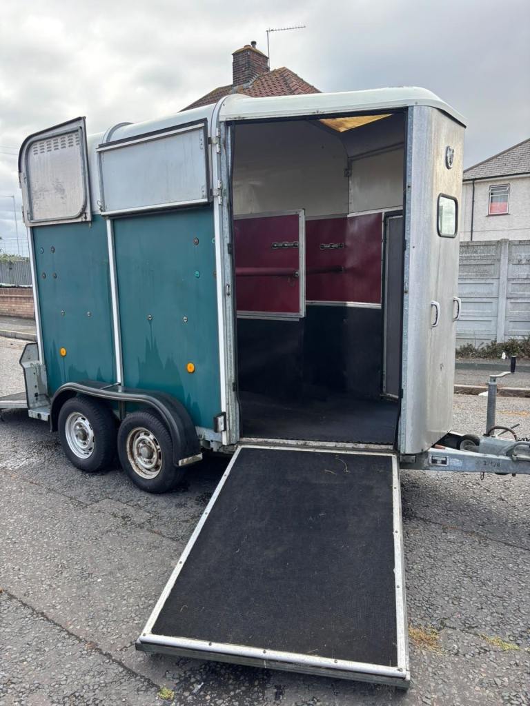 Year 2000 horse box 