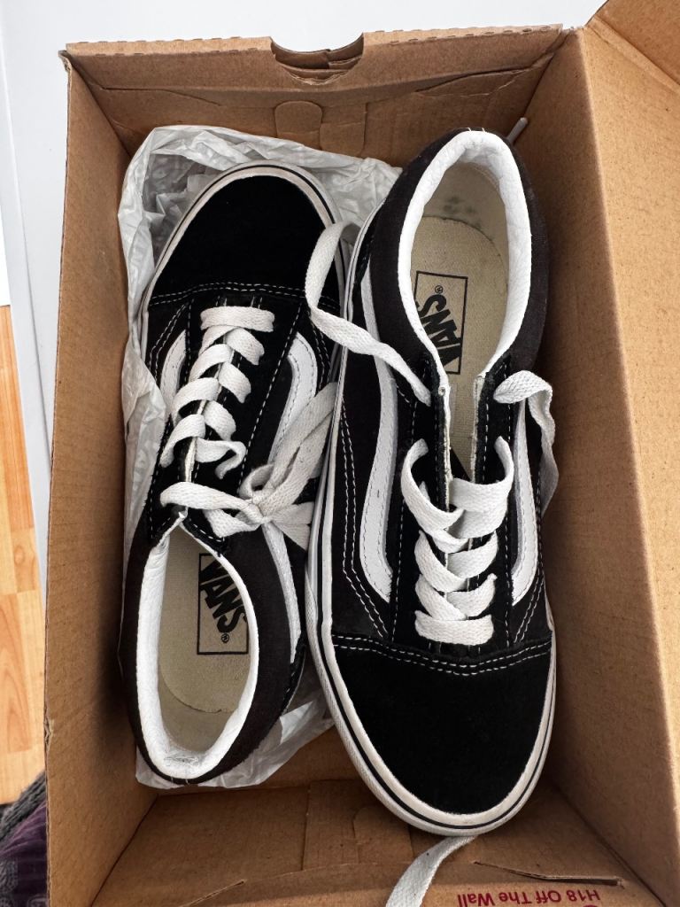 Vans Old Skool Junior in Black & White size 2